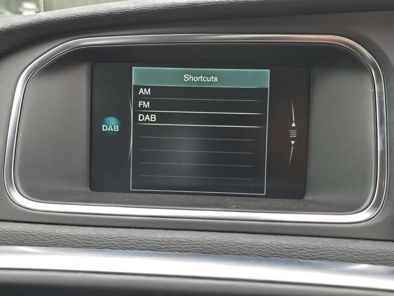 2016 VOLVO V40 2016 VOLVO V40