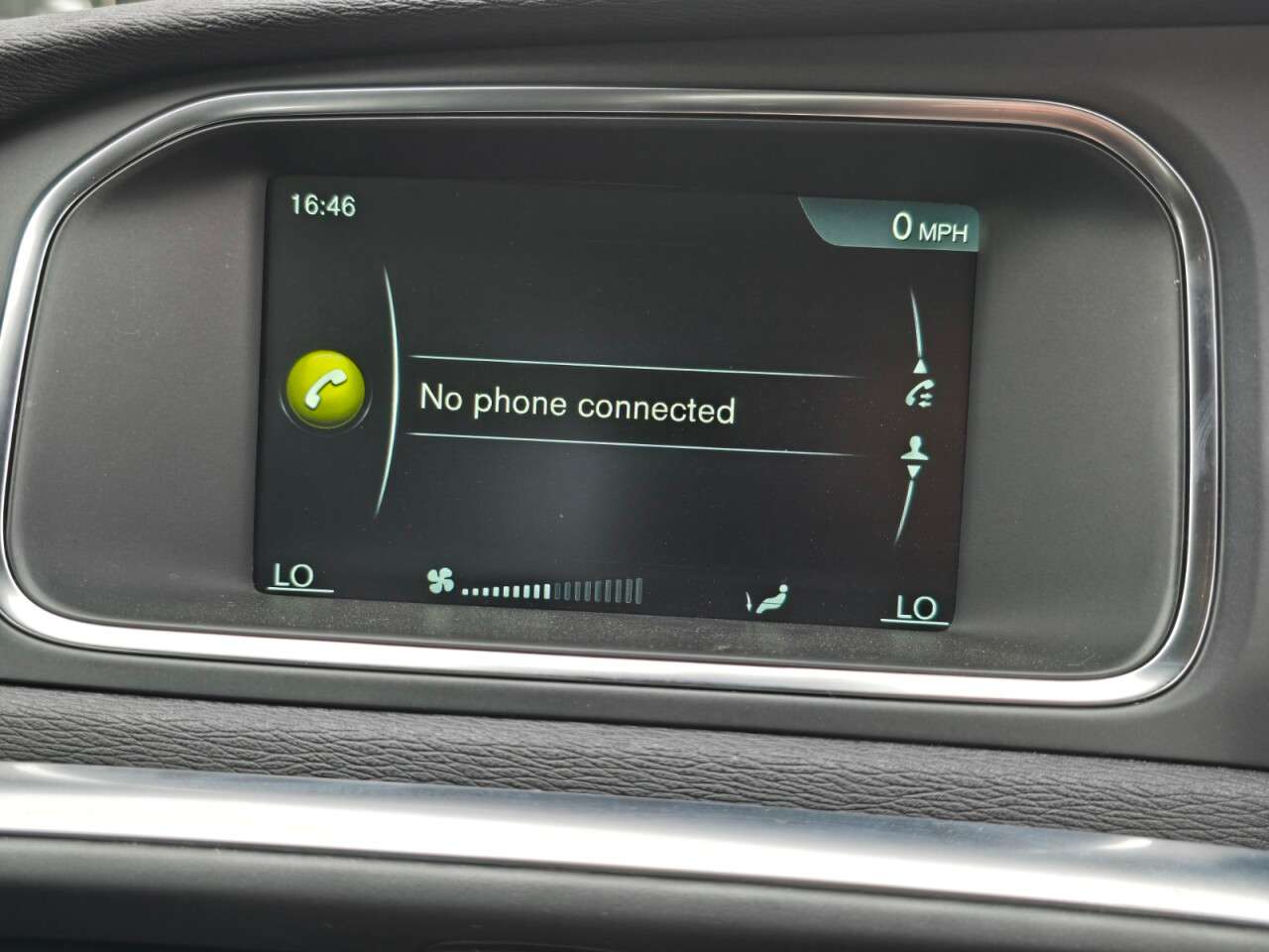 2016 VOLVO V40 2016 VOLVO V40