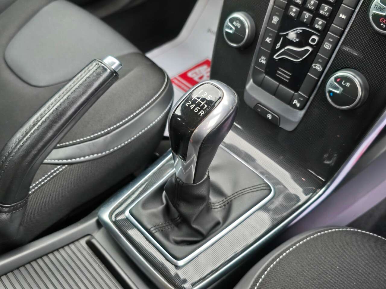 2016 VOLVO V40 2016 VOLVO V40