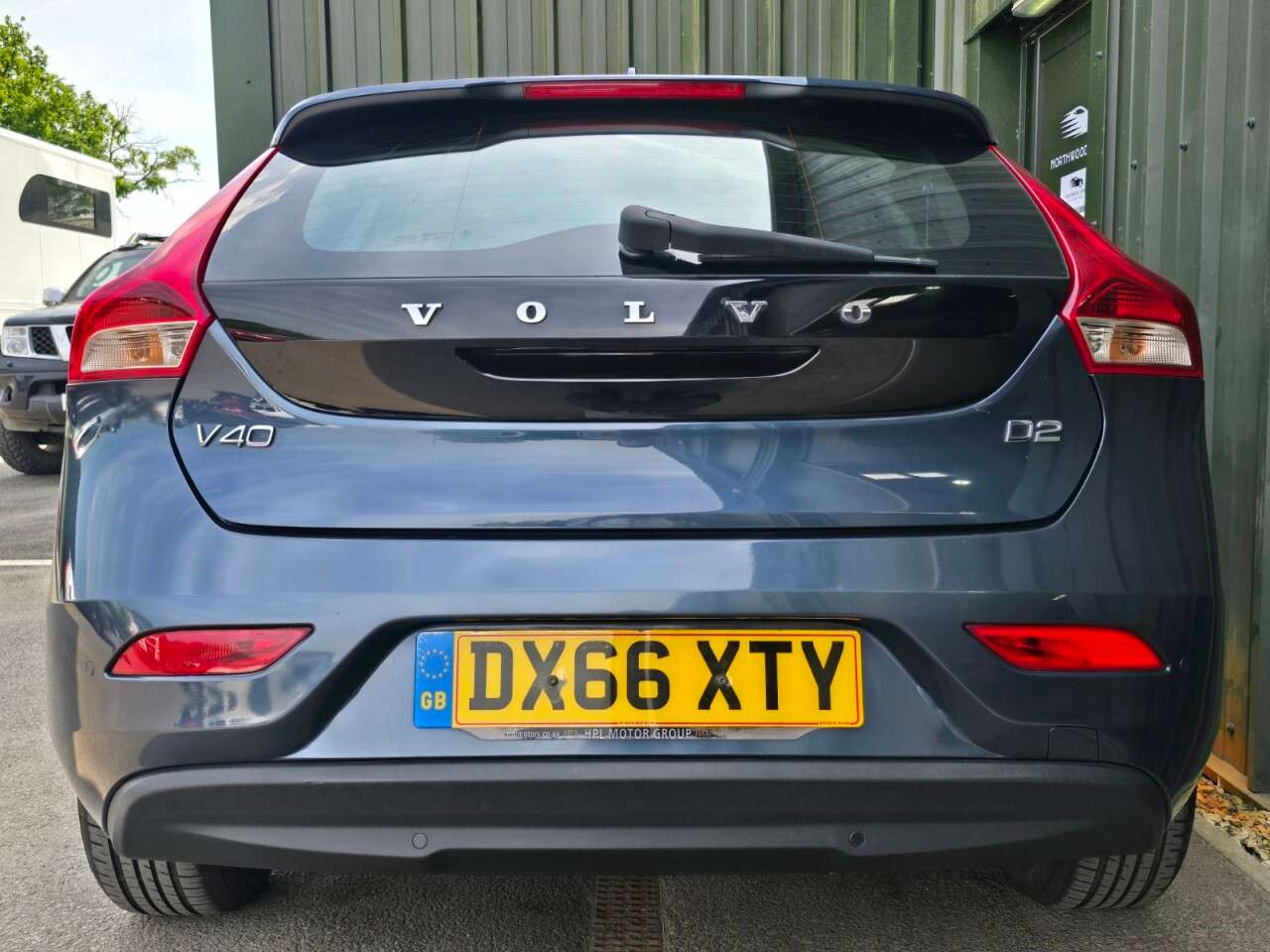 2016 VOLVO V40 2016 VOLVO V40