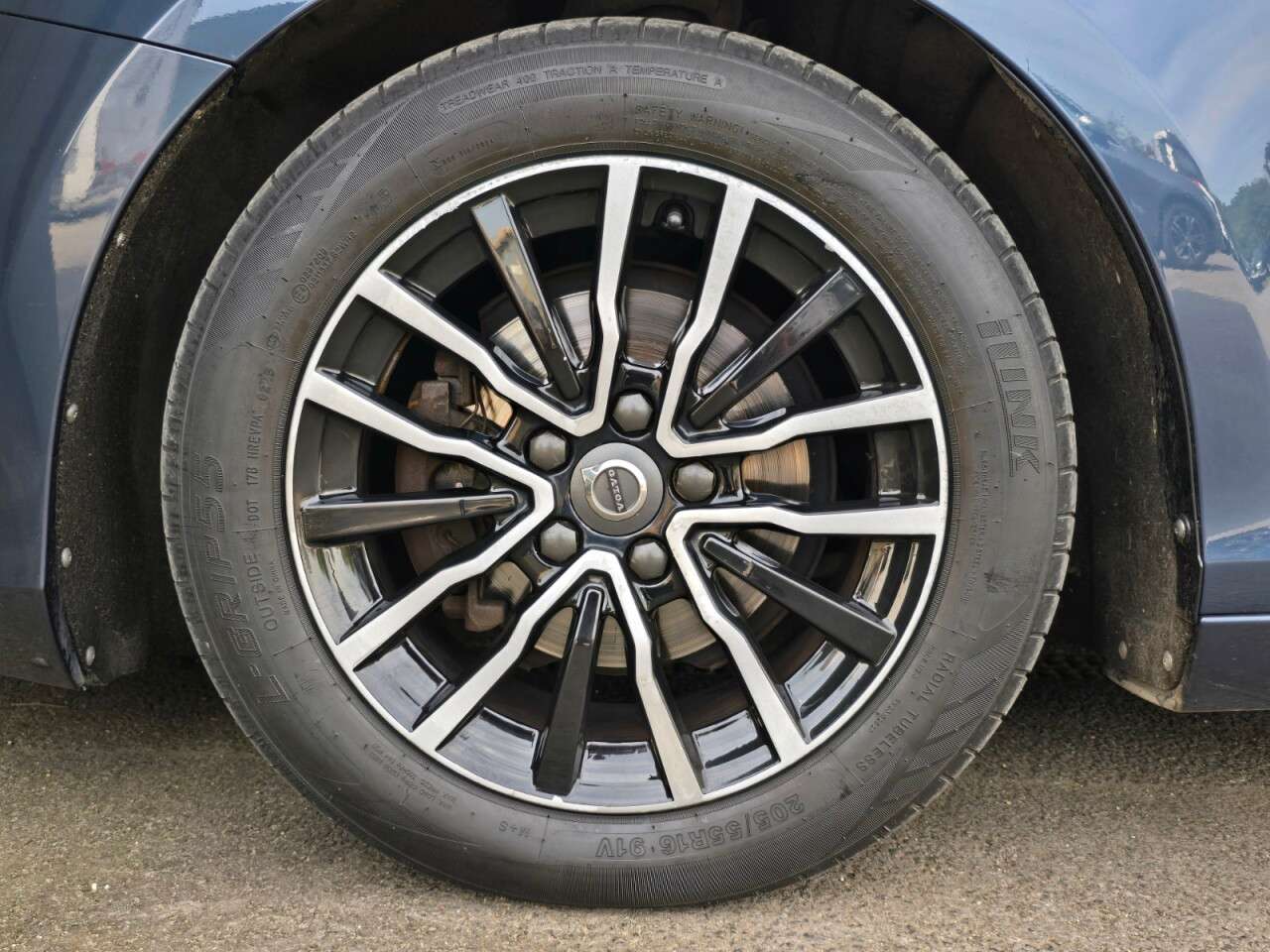 2016 VOLVO V40 2016 VOLVO V40