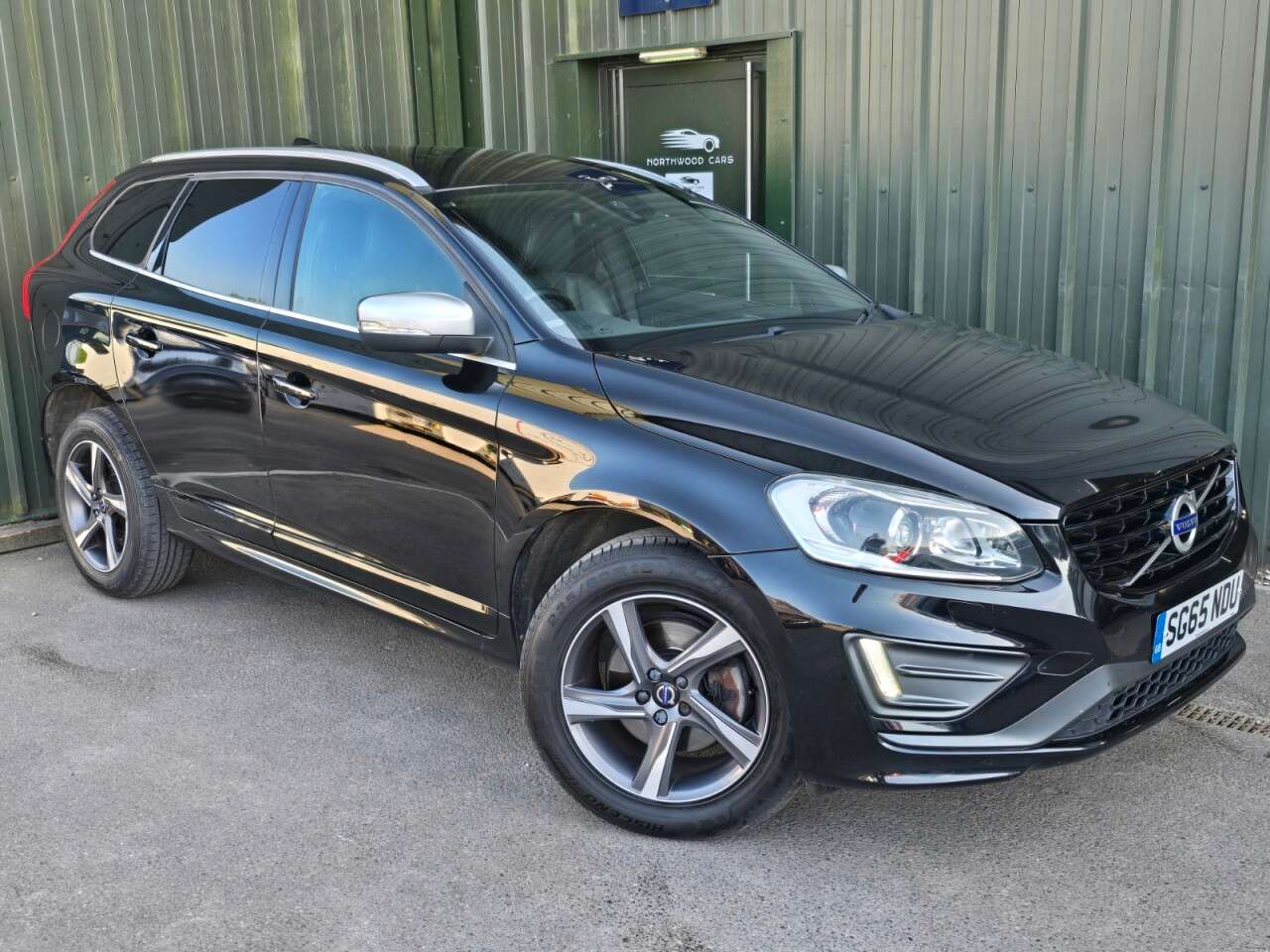 A 2015 VOLVO XC60 2.0 D4 R-Design Lux Nav SUV 5dr Diesel Manual Euro 6 (s/s) (190 ps) Leather A 2015 VOLVO XC60 2.0 D4 R-Design Lux Nav SUV 5dr Diesel Manual Euro 6 (s/s) (190 ps) Leather