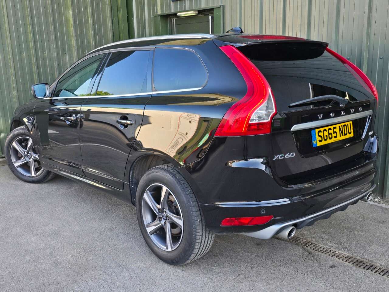 A 2015 VOLVO XC60 2.0 D4 R-Design Lux Nav SUV 5dr Diesel Manual Euro 6 (s/s) (190 ps) Leather A 2015 VOLVO XC60 2.0 D4 R-Design Lux Nav SUV 5dr Diesel Manual Euro 6 (s/s) (190 ps) Leather