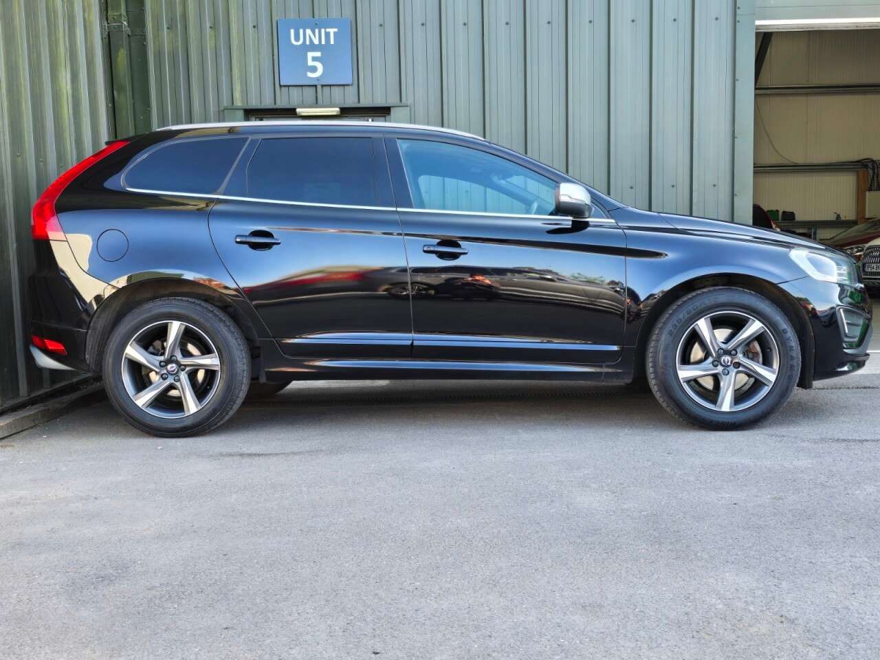 A 2015 VOLVO XC60 2.0 D4 R-Design Lux Nav SUV 5dr Diesel Manual Euro 6 (s/s) (190 ps) Leather A 2015 VOLVO XC60 2.0 D4 R-Design Lux Nav SUV 5dr Diesel Manual Euro 6 (s/s) (190 ps) Leather