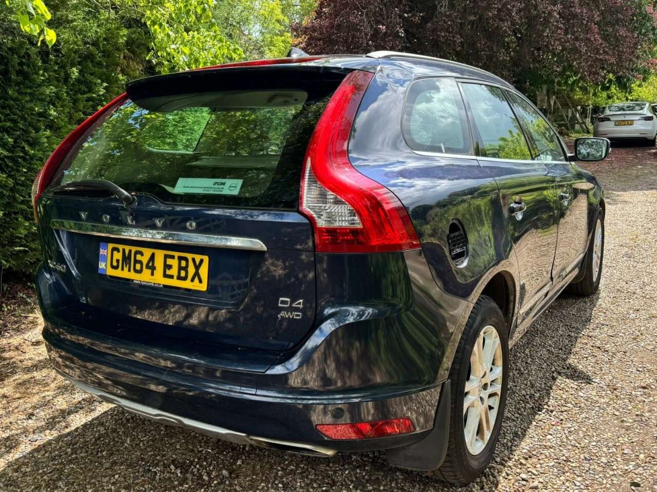 A 2014 VOLVO XC60 2.4 D4 SE Lux Nav SUV 5dr Diesel Manual AWD Euro 5 (s/s) (181 ps) Harmon Ka A 2014 VOLVO XC60 2.4 D4 SE Lux Nav SUV 5dr Diesel Manual AWD Euro 5 (s/s) (181 ps) Harmon Ka