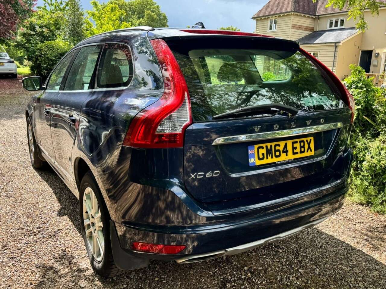 A 2014 VOLVO XC60 2.4 D4 SE Lux Nav SUV 5dr Diesel Manual AWD Euro 5 (s/s) (181 ps) Harmon Ka A 2014 VOLVO XC60 2.4 D4 SE Lux Nav SUV 5dr Diesel Manual AWD Euro 5 (s/s) (181 ps) Harmon Ka