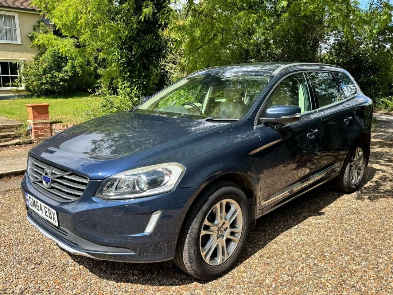 A 2014 VOLVO XC60 2.4 D4 SE Lux Nav SUV 5dr Diesel Manual AWD Euro 5 (s/s) (181 ps) Harmon Ka A 2014 VOLVO XC60 2.4 D4 SE Lux Nav SUV 5dr Diesel Manual AWD Euro 5 (s/s) (181 ps) Harmon Ka