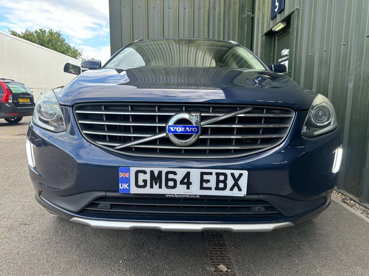 A 2014 VOLVO XC60 2.4 D4 SE Lux Nav SUV 5dr Diesel Manual AWD Euro 5 (s/s) (181 ps) Harmon Ka A 2014 VOLVO XC60 2.4 D4 SE Lux Nav SUV 5dr Diesel Manual AWD Euro 5 (s/s) (181 ps) Harmon Ka