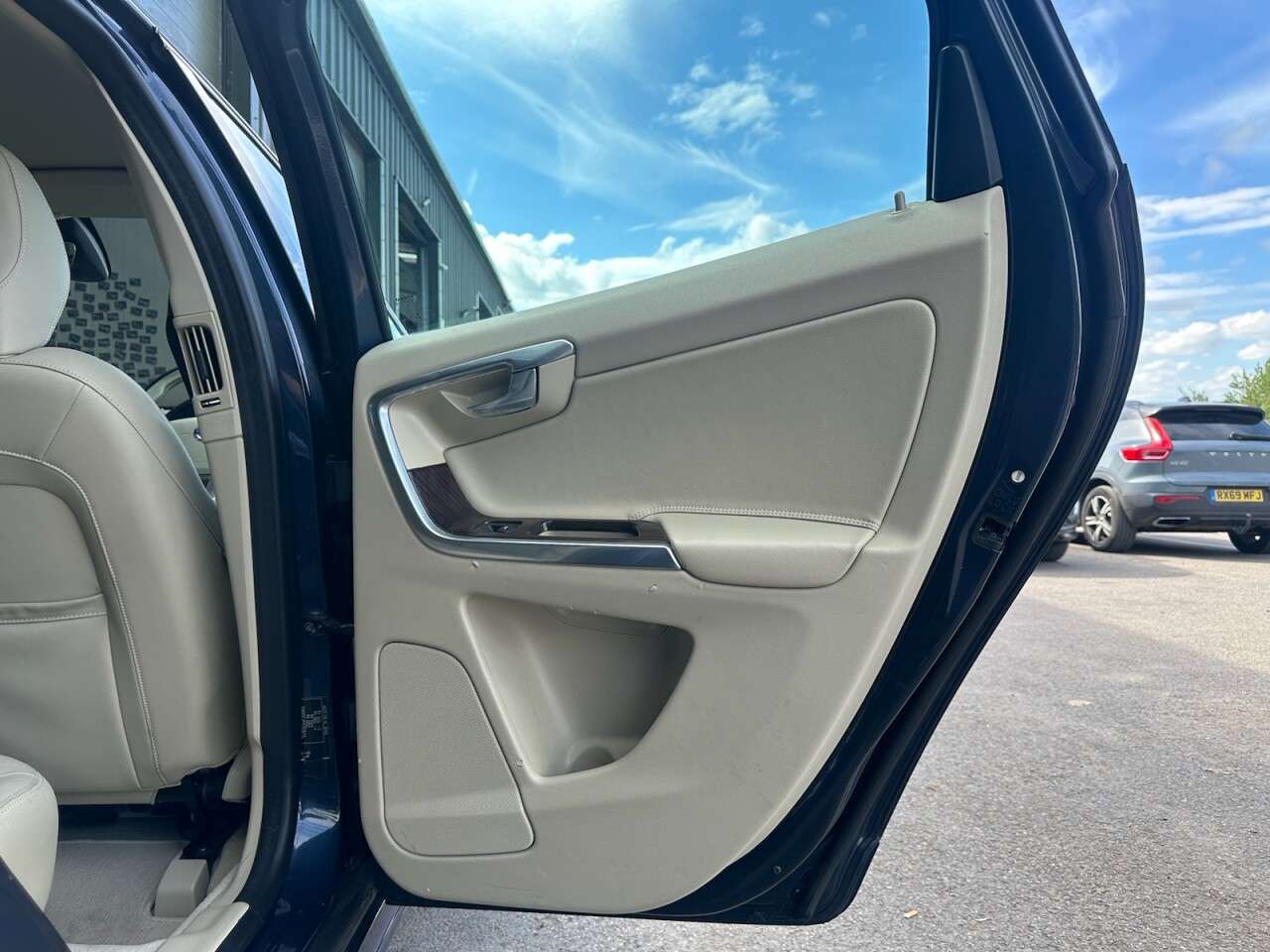 2014 VOLVO XC60 2014 VOLVO XC60