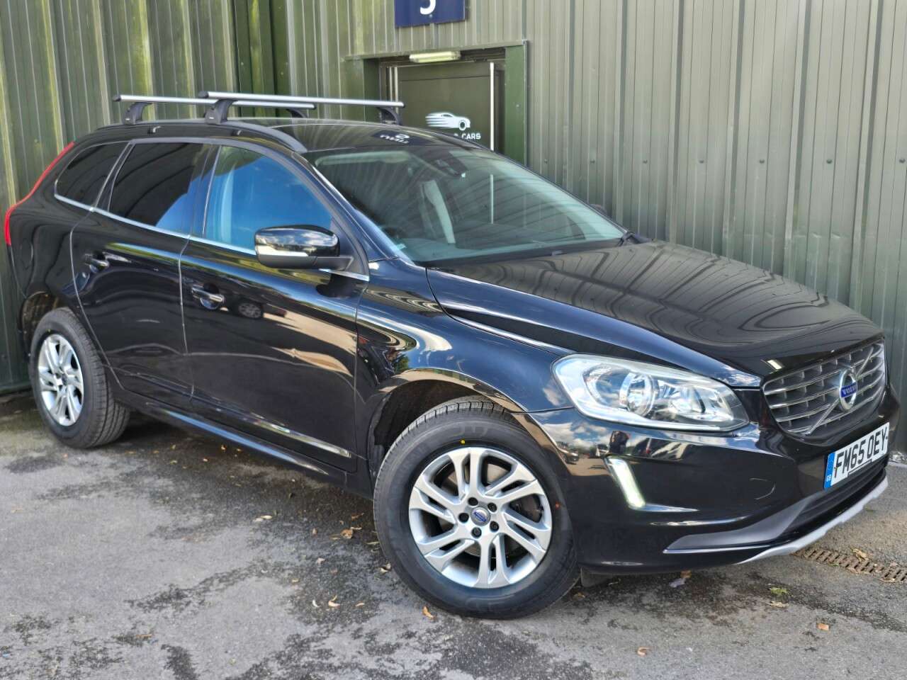 A 2016 VOLVO XC60 2.0 D4 SE Nav SUV 5dr Diesel Manual Euro 6 (s/s) (190 ps) FSH - 2 Keys - Gr A 2016 VOLVO XC60 2.0 D4 SE Nav SUV 5dr Diesel Manual Euro 6 (s/s) (190 ps) FSH - 2 Keys - Gr