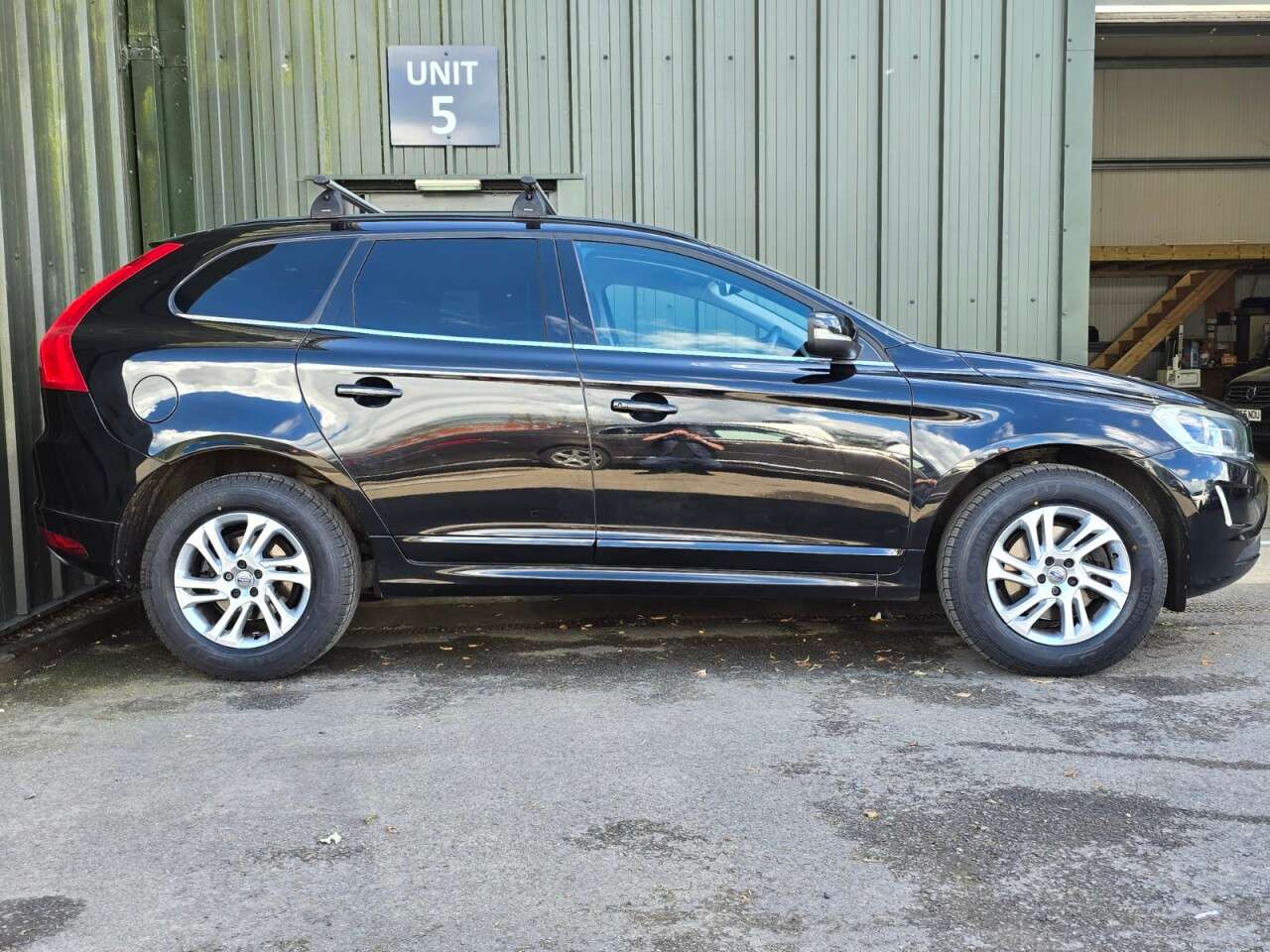 A 2016 VOLVO XC60 2.0 D4 SE Nav SUV 5dr Diesel Manual Euro 6 (s/s) (190 ps) FSH - 2 Keys - Gr A 2016 VOLVO XC60 2.0 D4 SE Nav SUV 5dr Diesel Manual Euro 6 (s/s) (190 ps) FSH - 2 Keys - Gr