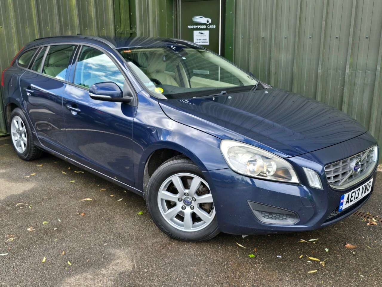 A 2013 VOLVO V60 1.6 D2 ES Nav Estate 5dr Diesel Manual Euro 5 (s/s) (115 ps) An Exceptional A 2013 VOLVO V60 1.6 D2 ES Nav Estate 5dr Diesel Manual Euro 5 (s/s) (115 ps) An Exceptional