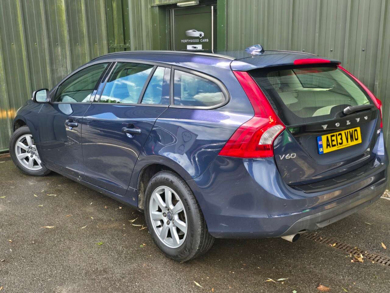 A 2013 VOLVO V60 1.6 D2 ES Nav Estate 5dr Diesel Manual Euro 5 (s/s) (115 ps) An Exceptional A 2013 VOLVO V60 1.6 D2 ES Nav Estate 5dr Diesel Manual Euro 5 (s/s) (115 ps) An Exceptional