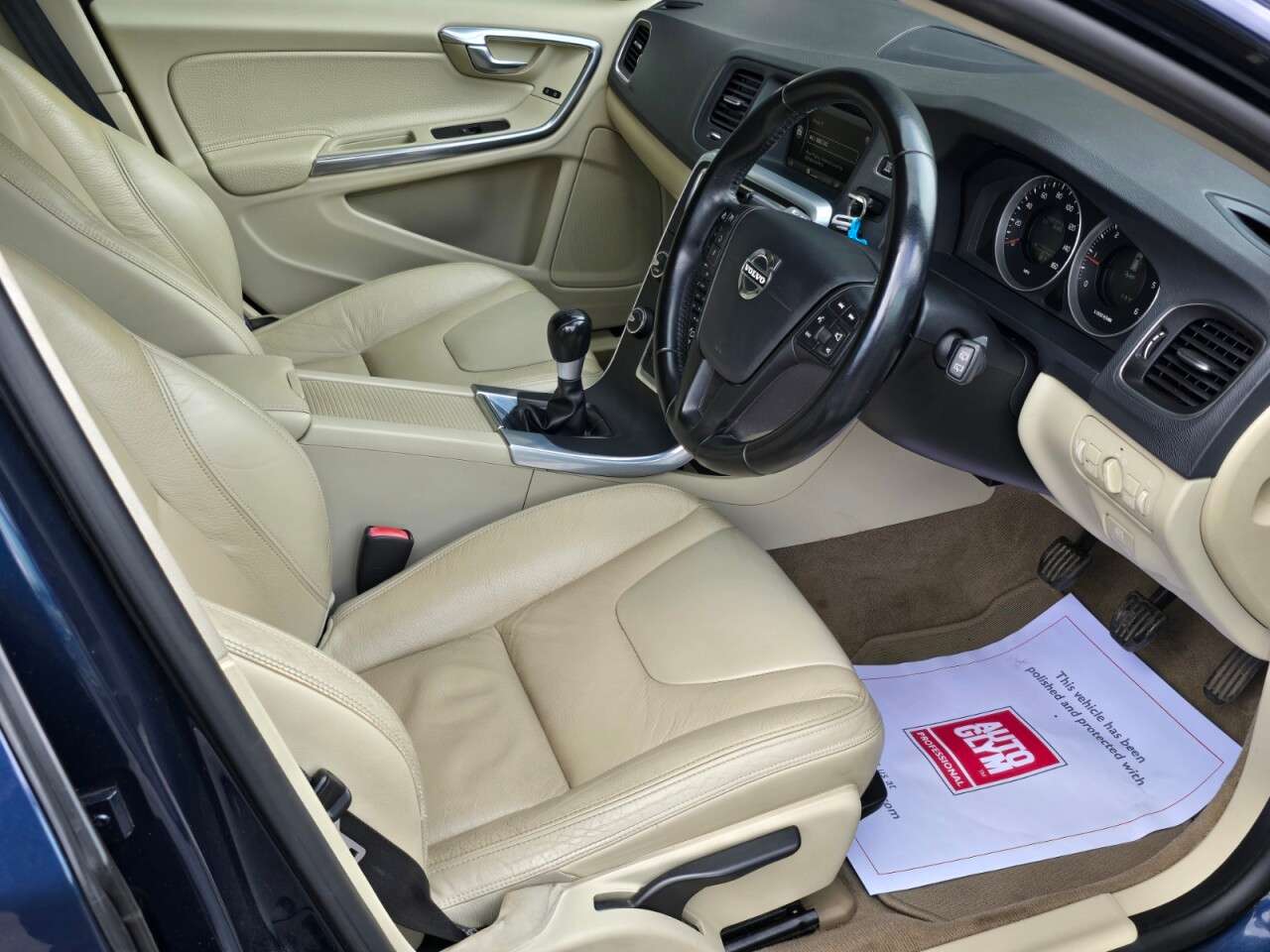 2013 VOLVO V60 2013 VOLVO V60