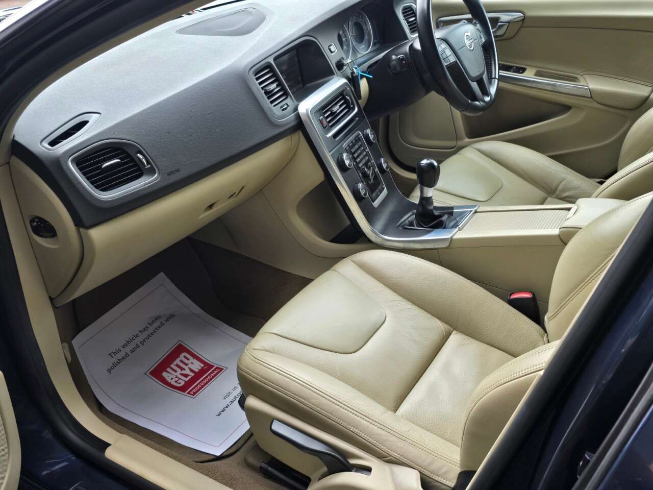 2013 VOLVO V60 2013 VOLVO V60