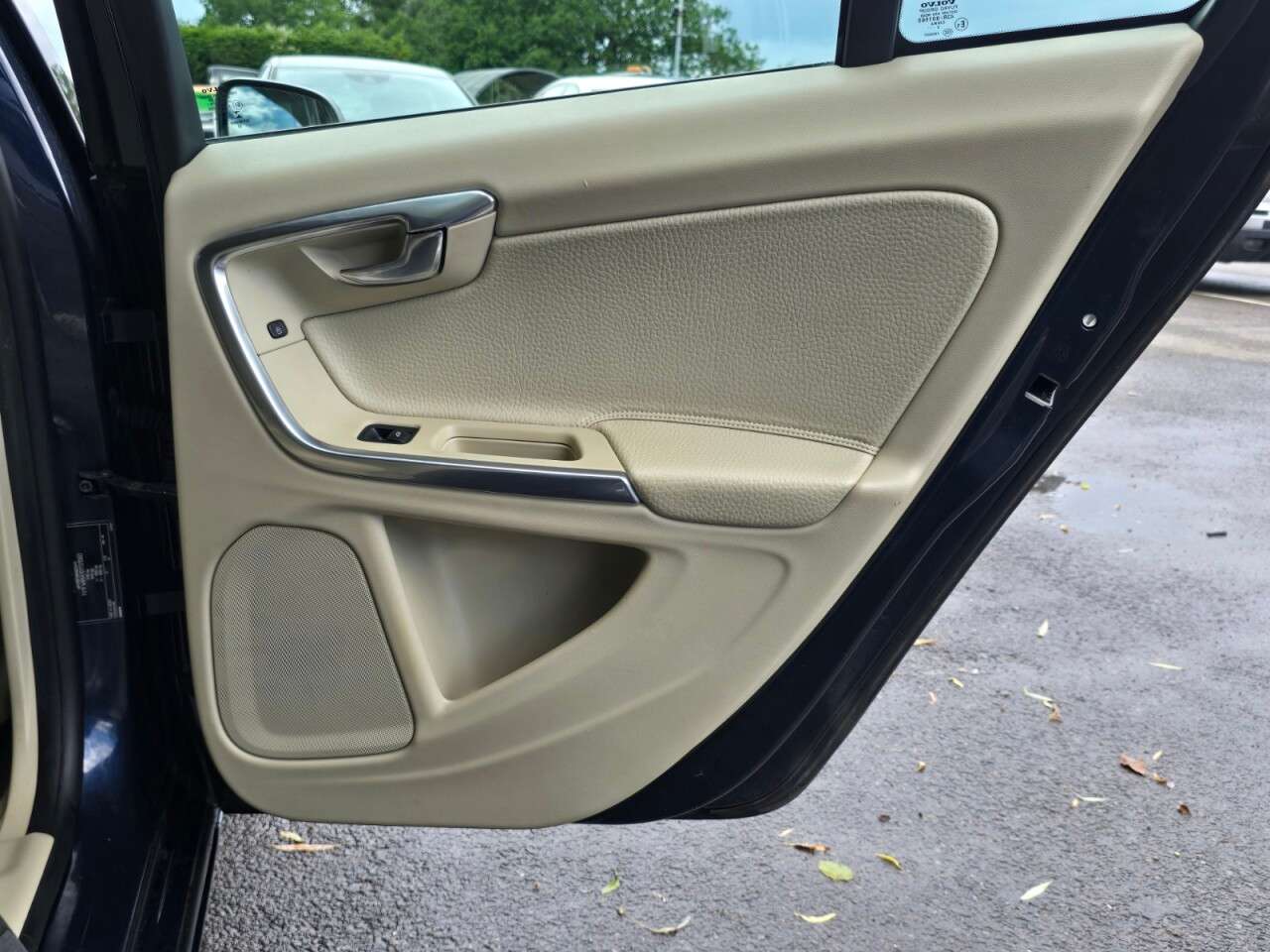 2013 VOLVO V60 2013 VOLVO V60