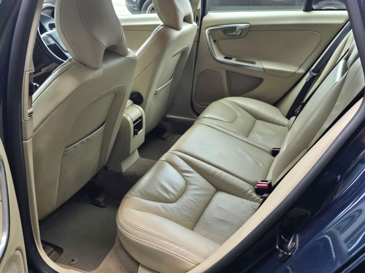 2013 VOLVO V60 2013 VOLVO V60