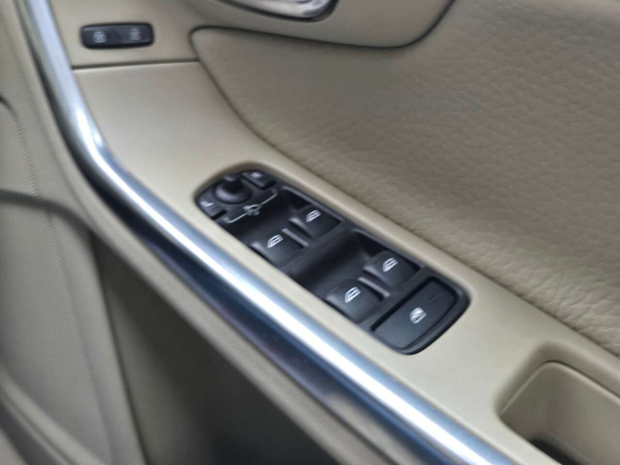 2013 VOLVO V60 2013 VOLVO V60