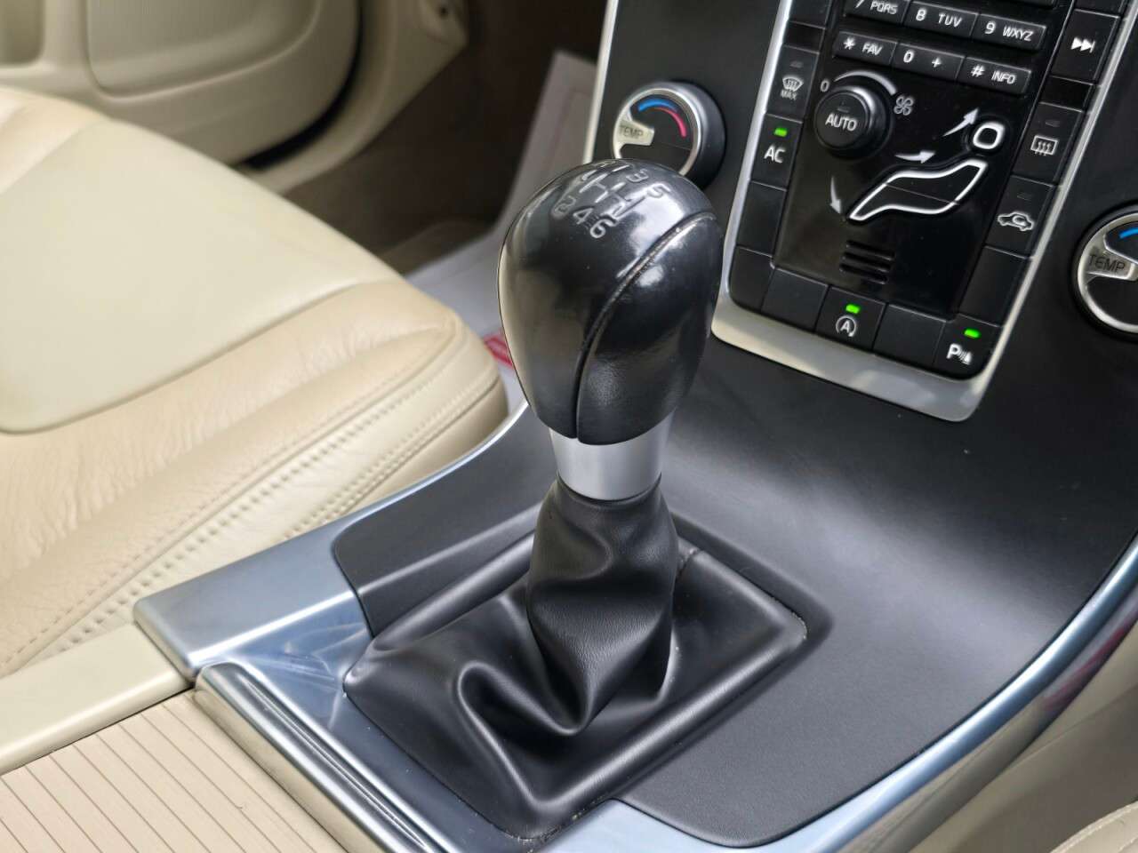 2013 VOLVO V60 2013 VOLVO V60