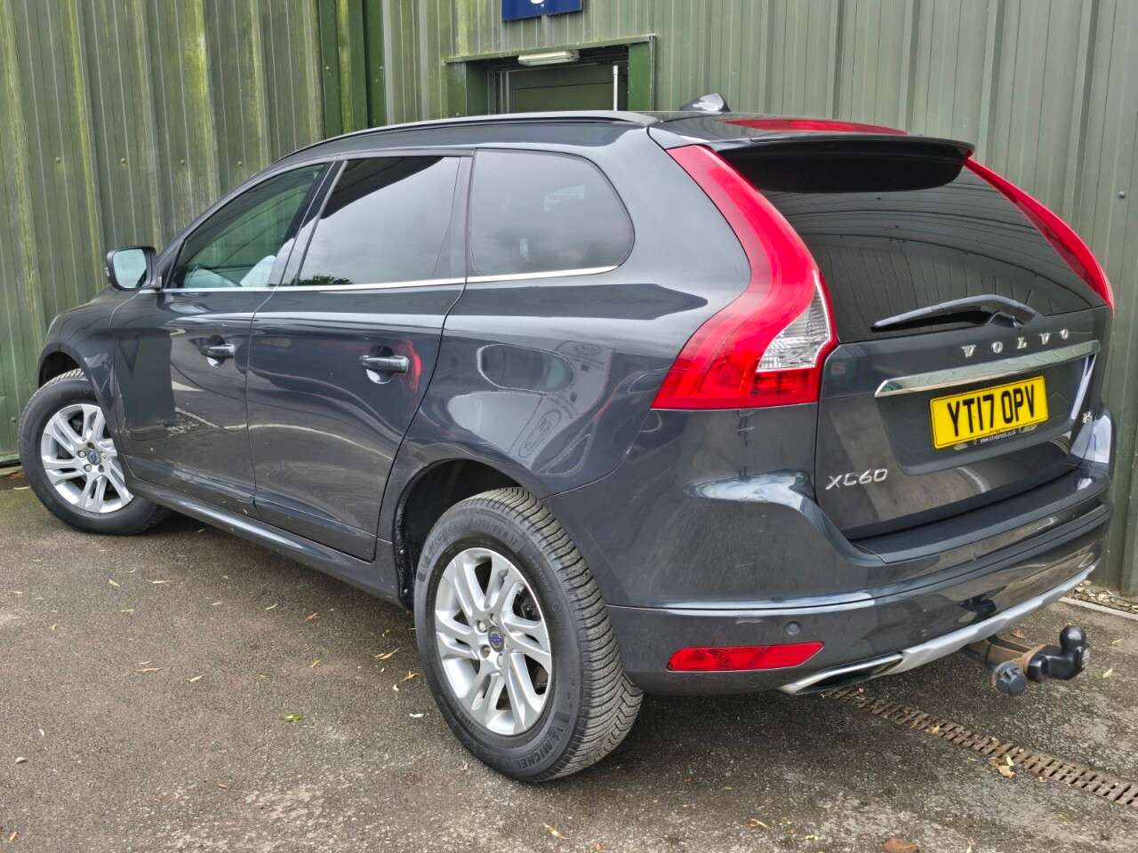 A 2017 VOLVO XC60 2.0 T5 SE Nav SUV 5dr Petrol Auto Euro 6 (s/s) (245 ps) ULEZ Free - Nav - R A 2017 VOLVO XC60 2.0 T5 SE Nav SUV 5dr Petrol Auto Euro 6 (s/s) (245 ps) ULEZ Free - Nav - R