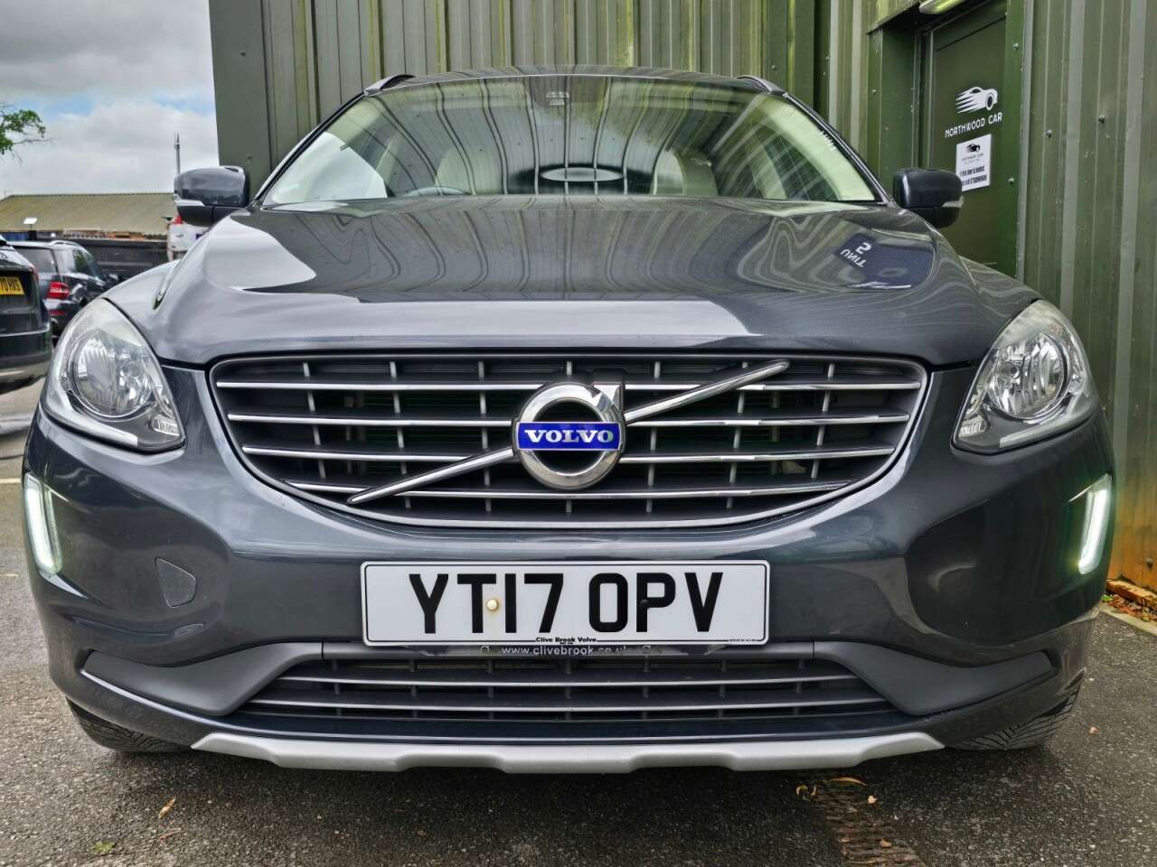 A 2017 VOLVO XC60 2.0 T5 SE Nav SUV 5dr Petrol Auto Euro 6 (s/s) (245 ps) ULEZ Free - Nav - R A 2017 VOLVO XC60 2.0 T5 SE Nav SUV 5dr Petrol Auto Euro 6 (s/s) (245 ps) ULEZ Free - Nav - R