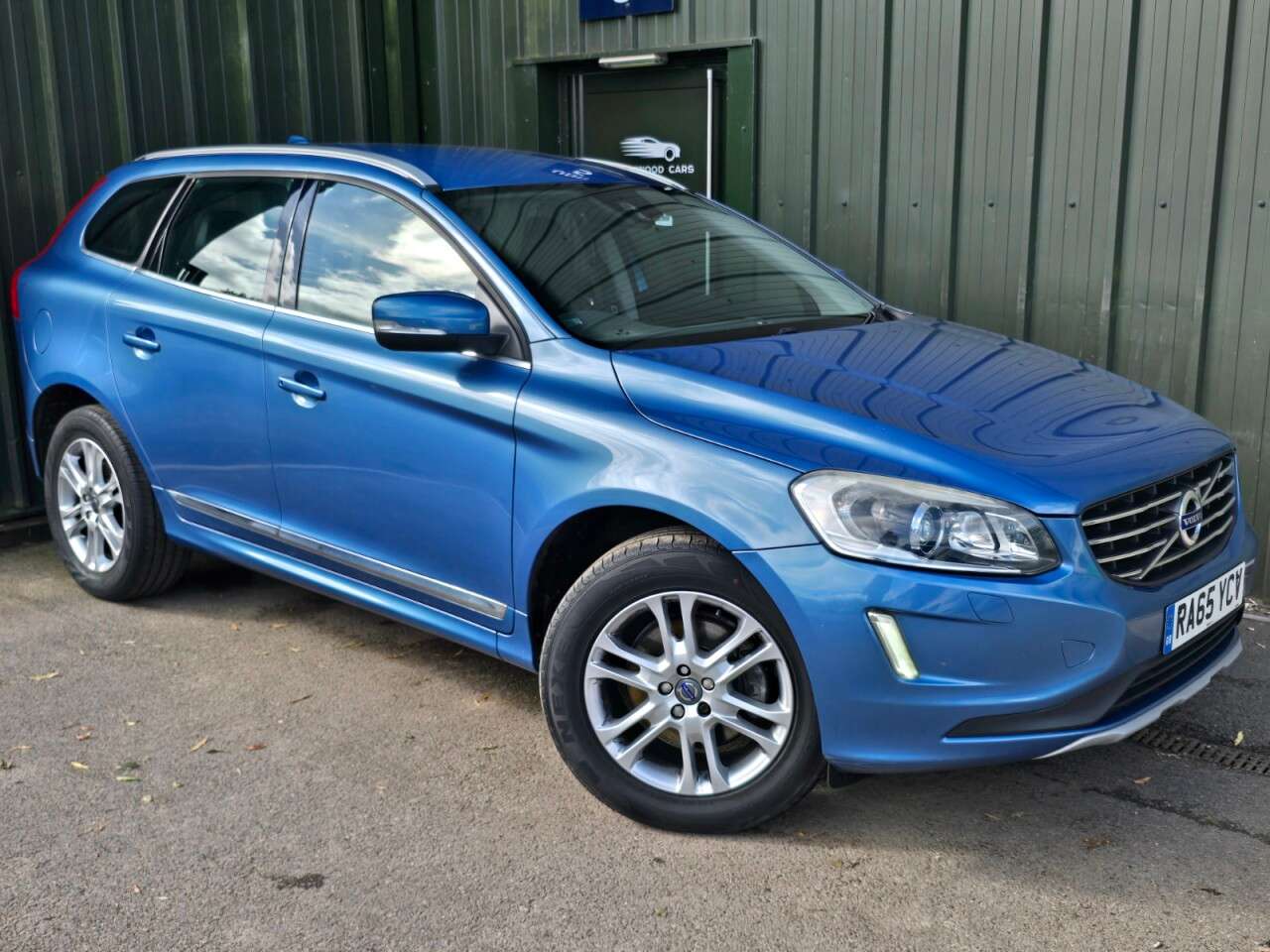 A 2016 VOLVO XC60 2.0 D4 SE Lux Nav SUV 5dr Diesel Manual Euro 6 (s/s) (190 ps) Nav - Heated A 2016 VOLVO XC60 2.0 D4 SE Lux Nav SUV 5dr Diesel Manual Euro 6 (s/s) (190 ps) Nav - Heated