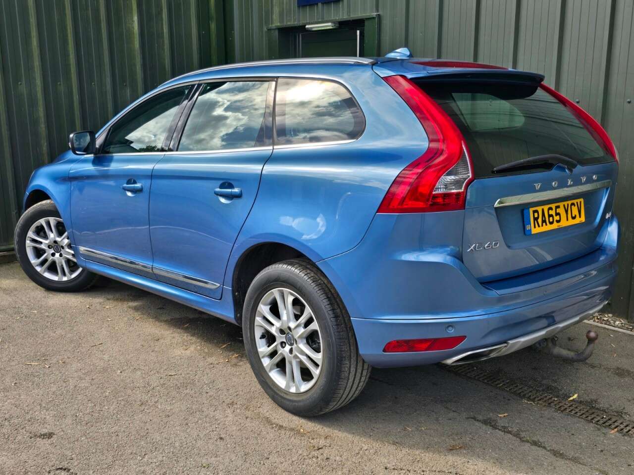A 2016 VOLVO XC60 2.0 D4 SE Lux Nav SUV 5dr Diesel Manual Euro 6 (s/s) (190 ps) Nav - Heated A 2016 VOLVO XC60 2.0 D4 SE Lux Nav SUV 5dr Diesel Manual Euro 6 (s/s) (190 ps) Nav - Heated