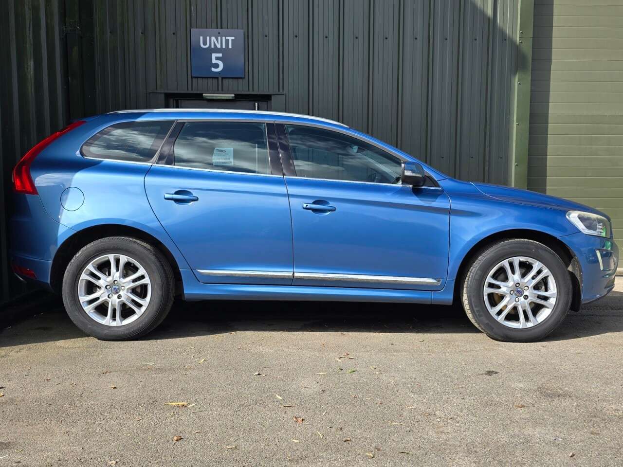 A 2016 VOLVO XC60 2.0 D4 SE Lux Nav SUV 5dr Diesel Manual Euro 6 (s/s) (190 ps) Nav - Heated A 2016 VOLVO XC60 2.0 D4 SE Lux Nav SUV 5dr Diesel Manual Euro 6 (s/s) (190 ps) Nav - Heated