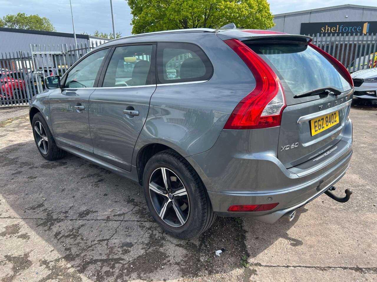A 2017 VOLVO XC60 2.4 D4 R-Design Lux Nav SUV 5dr Diesel Auto AWD Euro 6 (s/s) (190 ps) ULEZ A 2017 VOLVO XC60 2.4 D4 R-Design Lux Nav SUV 5dr Diesel Auto AWD Euro 6 (s/s) (190 ps) ULEZ