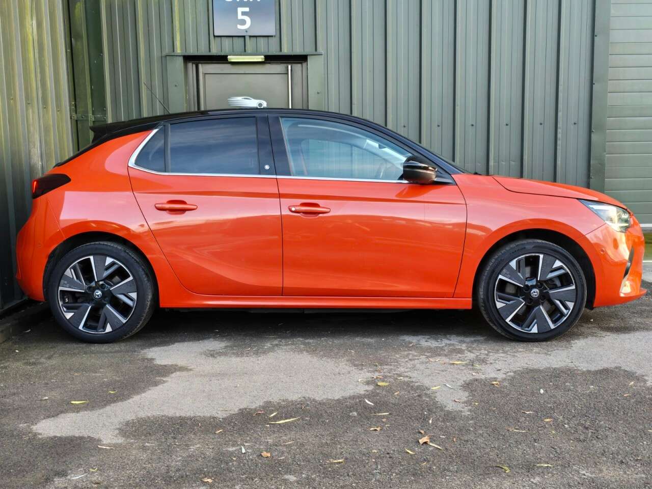 A 2020 VAUXHALL CORSA ELECTRIC 50kWh Elite Nav Hatchback 5dr Electric Auto (7.4Kw Charger) (136 ps) 2 Keys A 2020 VAUXHALL CORSA ELECTRIC 50kWh Elite Nav Hatchback 5dr Electric Auto (7.4Kw Charger) (136 ps) 2 Keys