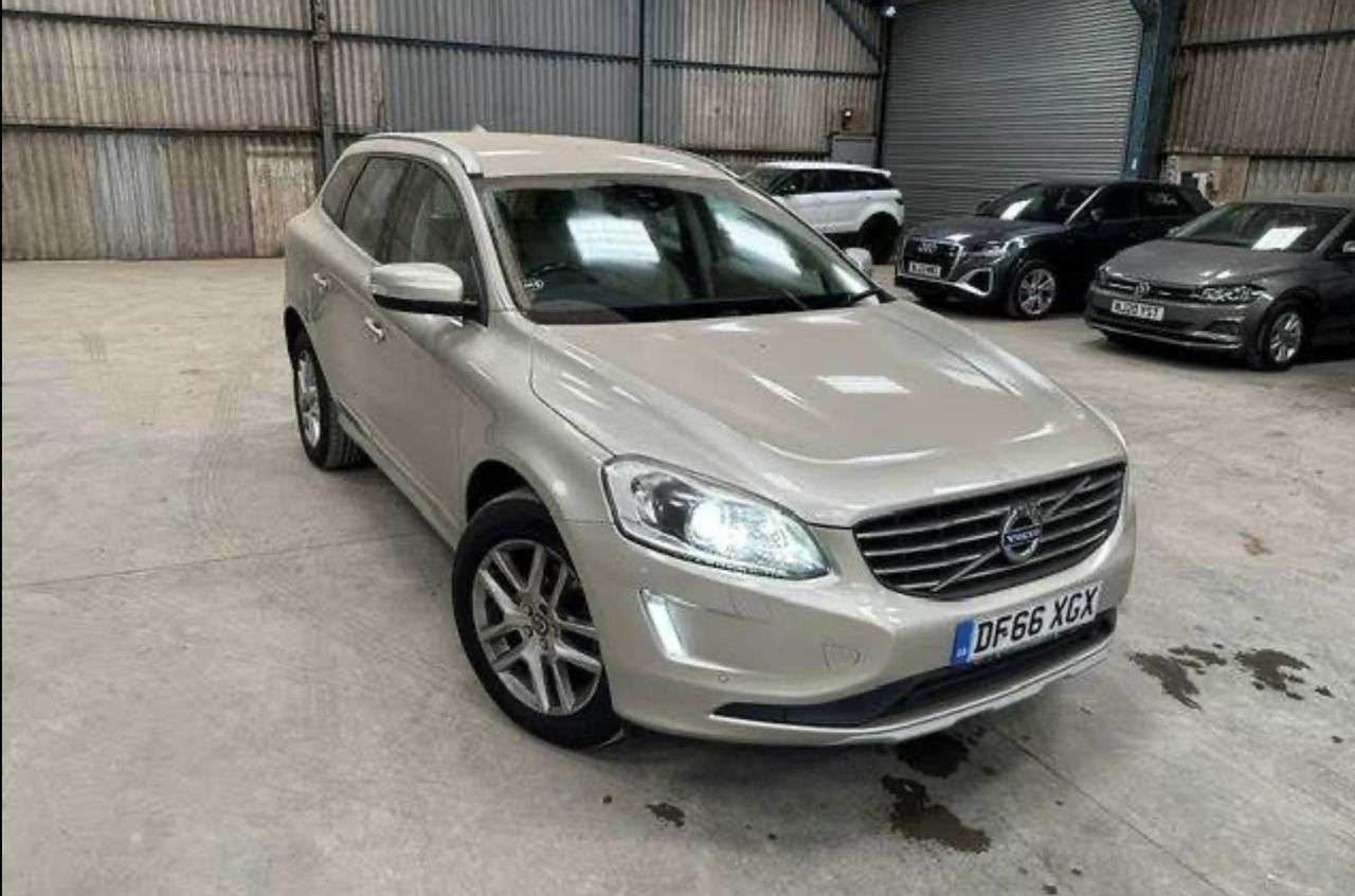 A 2016 VOLVO XC60 2.4 D5 SE Lux Nav SUV 5dr Diesel Auto AWD Euro 6 (s/s) (220 ps) ULEZ Free - A 2016 VOLVO XC60 2.4 D5 SE Lux Nav SUV 5dr Diesel Auto AWD Euro 6 (s/s) (220 ps) ULEZ Free -