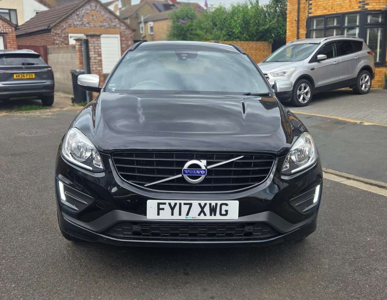 A 2017 VOLVO XC60 2.0 D4 R-Design Nav SUV 5dr Diesel Auto Euro 6 (s/s) (190 ps) Heated Leathe A 2017 VOLVO XC60 2.0 D4 R-Design Nav SUV 5dr Diesel Auto Euro 6 (s/s) (190 ps) Heated Leathe