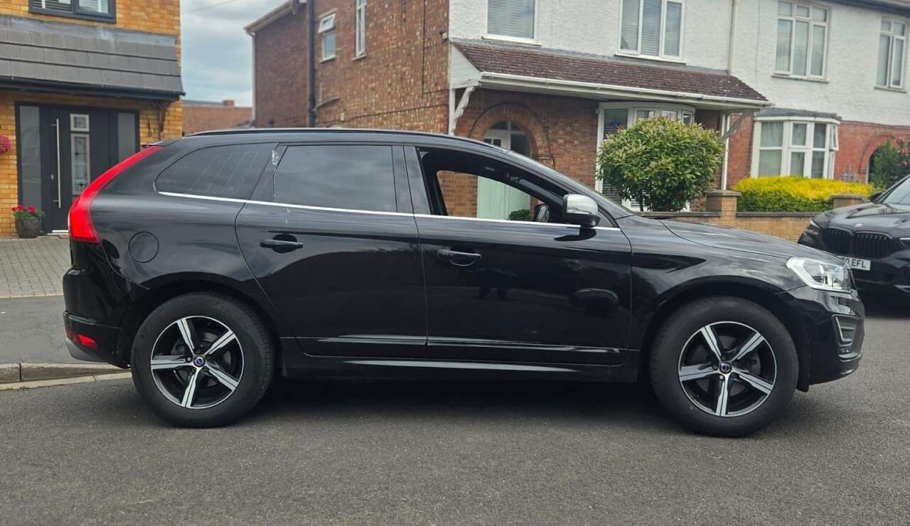 A 2017 VOLVO XC60 2.0 D4 R-Design Nav SUV 5dr Diesel Auto Euro 6 (s/s) (190 ps) Heated Leathe A 2017 VOLVO XC60 2.0 D4 R-Design Nav SUV 5dr Diesel Auto Euro 6 (s/s) (190 ps) Heated Leathe