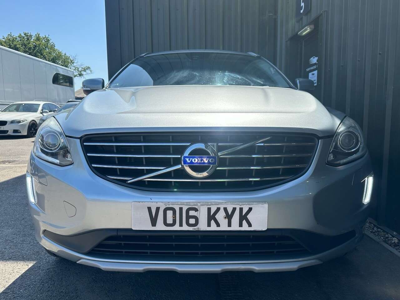 A 2016 VOLVO XC60 2.4 D4 SE Lux Nav SUV 5dr Diesel Auto AWD Euro 6 (s/s) (190 ps) 2 Keys - Re A 2016 VOLVO XC60 2.4 D4 SE Lux Nav SUV 5dr Diesel Auto AWD Euro 6 (s/s) (190 ps) 2 Keys - Re