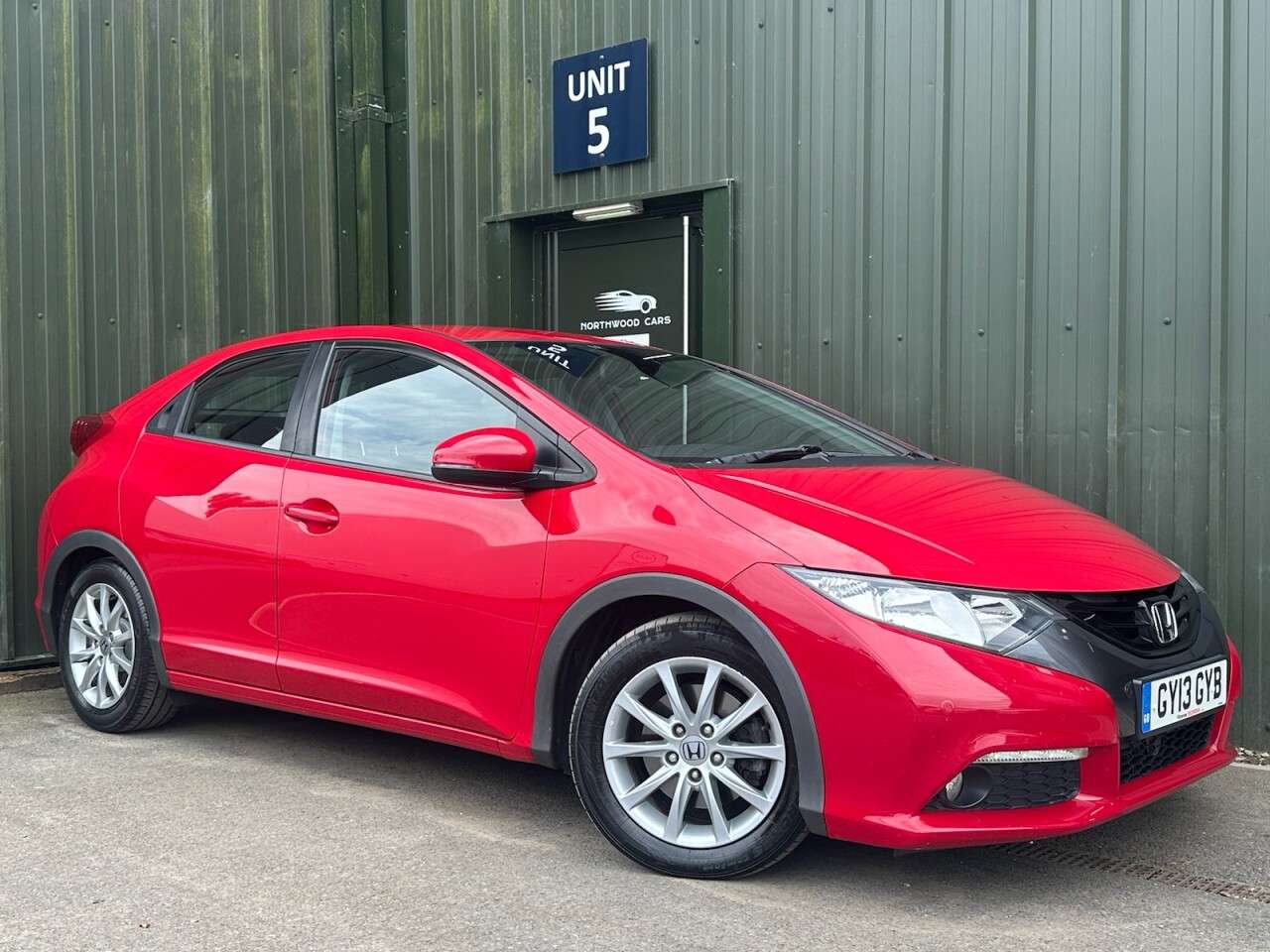 A 2013 HONDA CIVIC 1.8 i-VTEC EX Hatchback 5dr Petrol Auto Euro 5 (142 ps) Bluetooth - Cruise A 2013 HONDA CIVIC 1.8 i-VTEC EX Hatchback 5dr Petrol Auto Euro 5 (142 ps) Bluetooth - Cruise