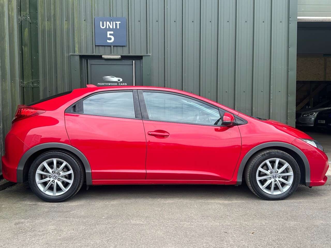 A 2013 HONDA CIVIC 1.8 i-VTEC EX Hatchback 5dr Petrol Auto Euro 5 (142 ps) Bluetooth - Cruise A 2013 HONDA CIVIC 1.8 i-VTEC EX Hatchback 5dr Petrol Auto Euro 5 (142 ps) Bluetooth - Cruise