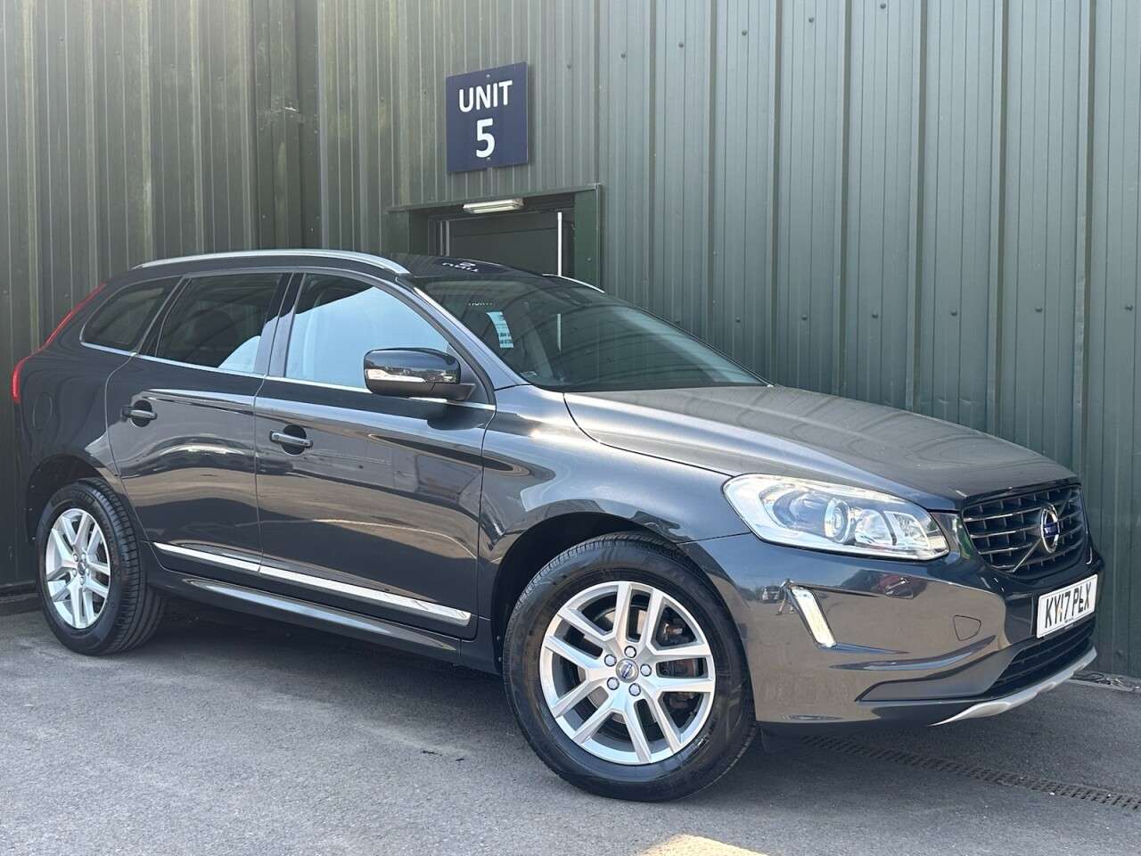 A 2017 VOLVO XC60 2.0 D4 SE Lux Nav SUV 5dr Diesel Auto Euro 6 (s/s) (190 ps) Heated seats - A 2017 VOLVO XC60 2.0 D4 SE Lux Nav SUV 5dr Diesel Auto Euro 6 (s/s) (190 ps) Heated seats -