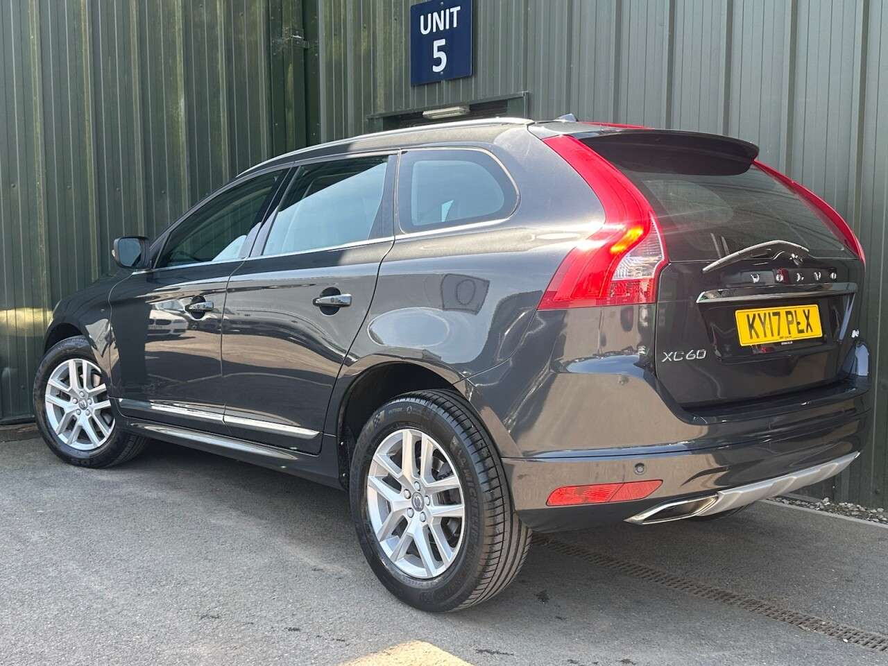 A 2017 VOLVO XC60 2.0 D4 SE Lux Nav SUV 5dr Diesel Auto Euro 6 (s/s) (190 ps) Heated seats - A 2017 VOLVO XC60 2.0 D4 SE Lux Nav SUV 5dr Diesel Auto Euro 6 (s/s) (190 ps) Heated seats -