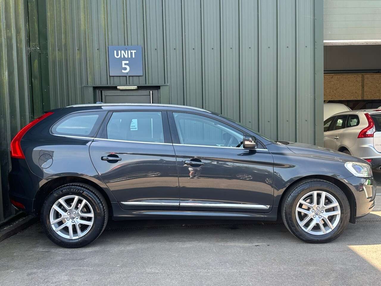 A 2017 VOLVO XC60 2.0 D4 SE Lux Nav SUV 5dr Diesel Auto Euro 6 (s/s) (190 ps) Heated seats - A 2017 VOLVO XC60 2.0 D4 SE Lux Nav SUV 5dr Diesel Auto Euro 6 (s/s) (190 ps) Heated seats -