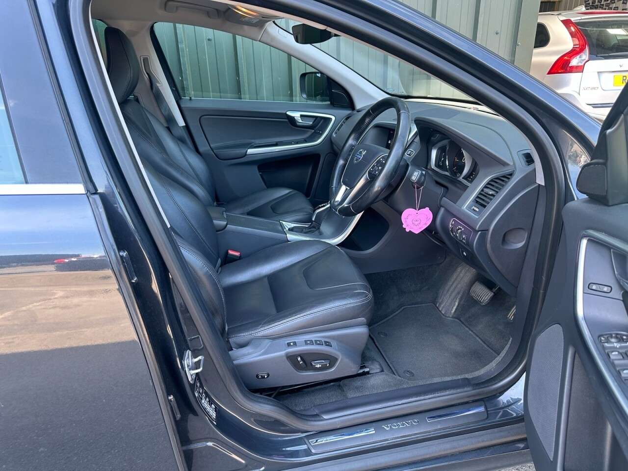 2017 VOLVO XC60 2017 VOLVO XC60