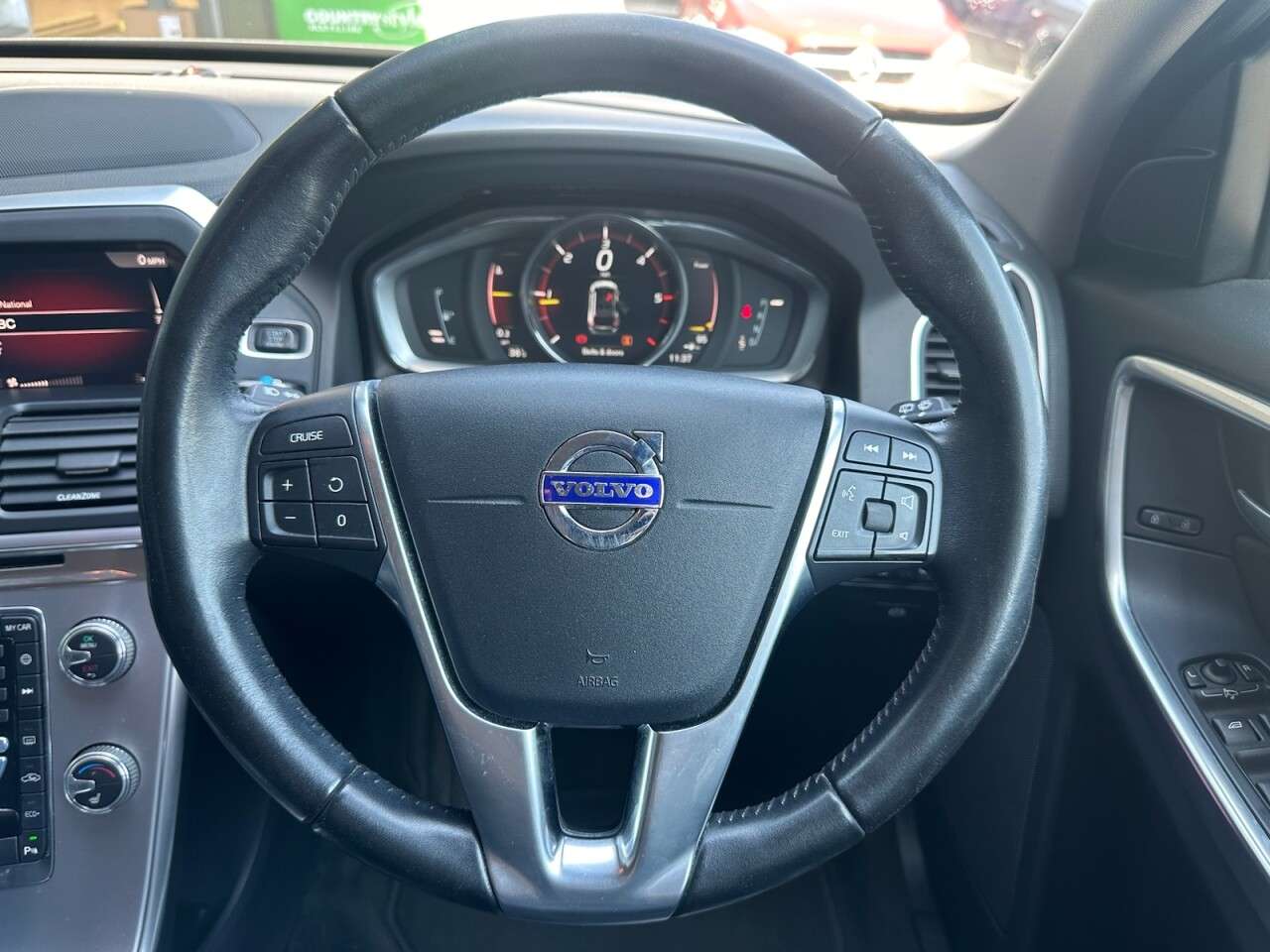 2017 VOLVO XC60 2017 VOLVO XC60