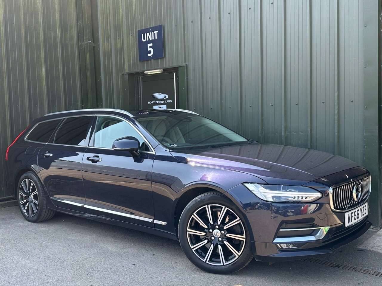 A 2016 VOLVO V90 2.0 D5 PowerPulse Inscription Estate 5dr Diesel Auto AWD Euro 6 (s/s) (235 A 2016 VOLVO V90 2.0 D5 PowerPulse Inscription Estate 5dr Diesel Auto AWD Euro 6 (s/s) (235