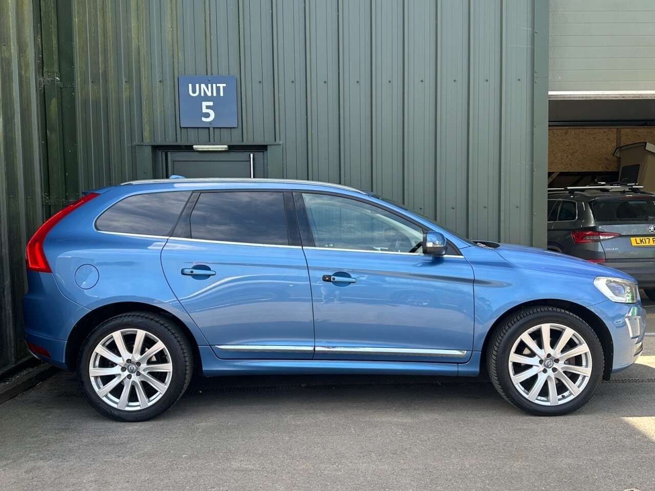 A 2015 VOLVO XC60 2.4 D5 SE Lux Nav SUV 5dr Diesel Geartronic AWD Euro 5 (215 ps) Heated Seat A 2015 VOLVO XC60 2.4 D5 SE Lux Nav SUV 5dr Diesel Geartronic AWD Euro 5 (215 ps) Heated Seat
