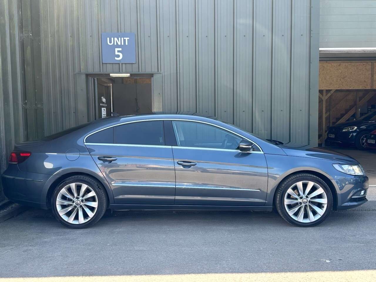 A 2012 VOLKSWAGEN CC 2.0 TDI BlueMotion Tech GT Saloon 4dr Diesel Manual Euro 5 (s/s) (170 ps) 2 A 2012 VOLKSWAGEN CC 2.0 TDI BlueMotion Tech GT Saloon 4dr Diesel Manual Euro 5 (s/s) (170 ps) 2