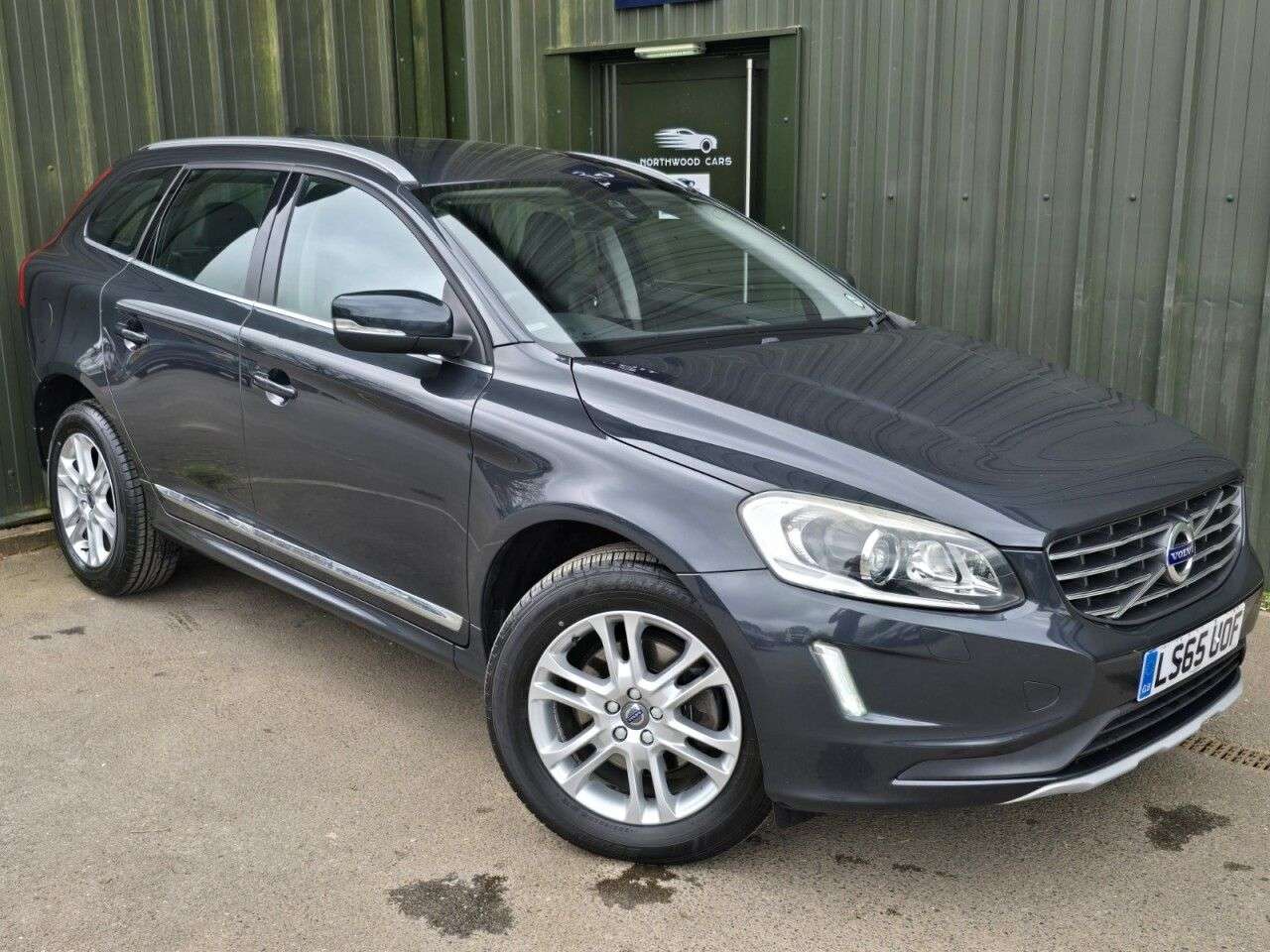A 2015 VOLVO XC60 2.0 D4 SE Lux Nav SUV 5dr Diesel Manual Euro 6 (s/s) (190 ps) DAB - Heated A 2015 VOLVO XC60 2.0 D4 SE Lux Nav SUV 5dr Diesel Manual Euro 6 (s/s) (190 ps) DAB - Heated