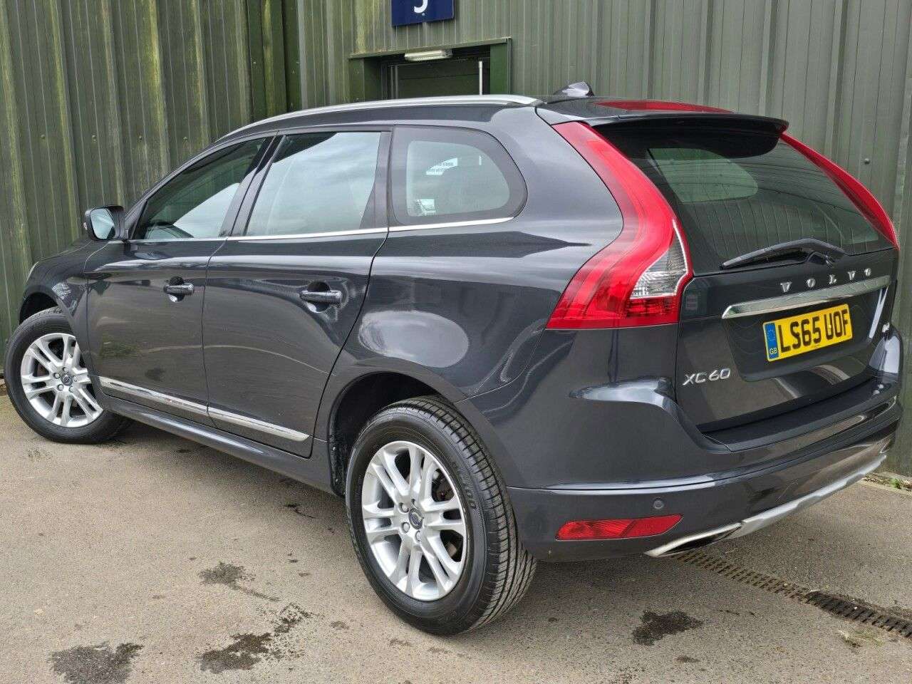 A 2015 VOLVO XC60 2.0 D4 SE Lux Nav SUV 5dr Diesel Manual Euro 6 (s/s) (190 ps) DAB - Heated A 2015 VOLVO XC60 2.0 D4 SE Lux Nav SUV 5dr Diesel Manual Euro 6 (s/s) (190 ps) DAB - Heated