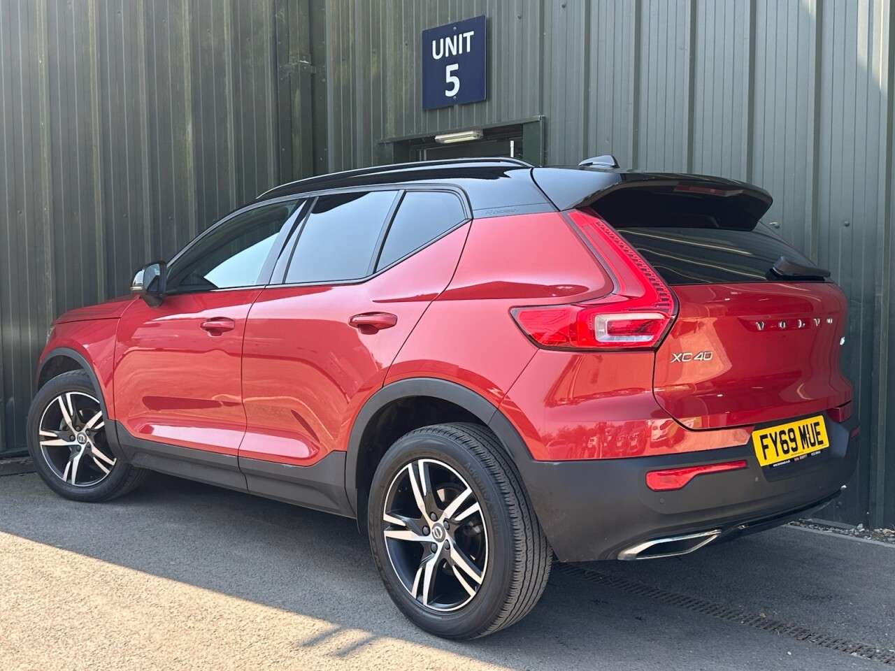 A 2019 VOLVO XC40 2.0 D3 R-Design SUV 5dr Diesel Auto Euro 6 (s/s) (150 ps) Climate - Cruise A 2019 VOLVO XC40 2.0 D3 R-Design SUV 5dr Diesel Auto Euro 6 (s/s) (150 ps) Climate - Cruise