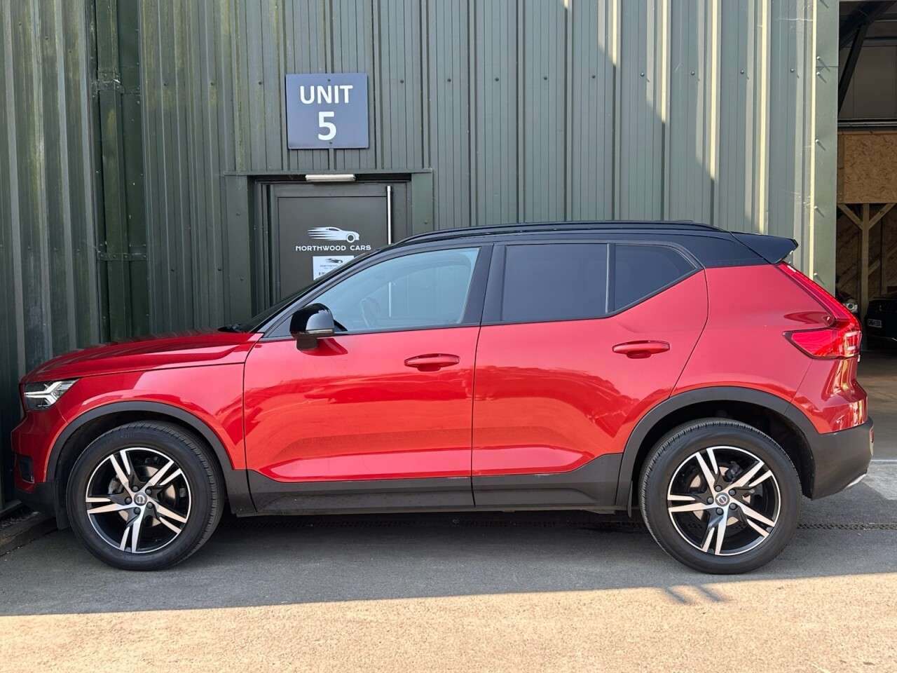 2019 VOLVO XC40 2019 VOLVO XC40
