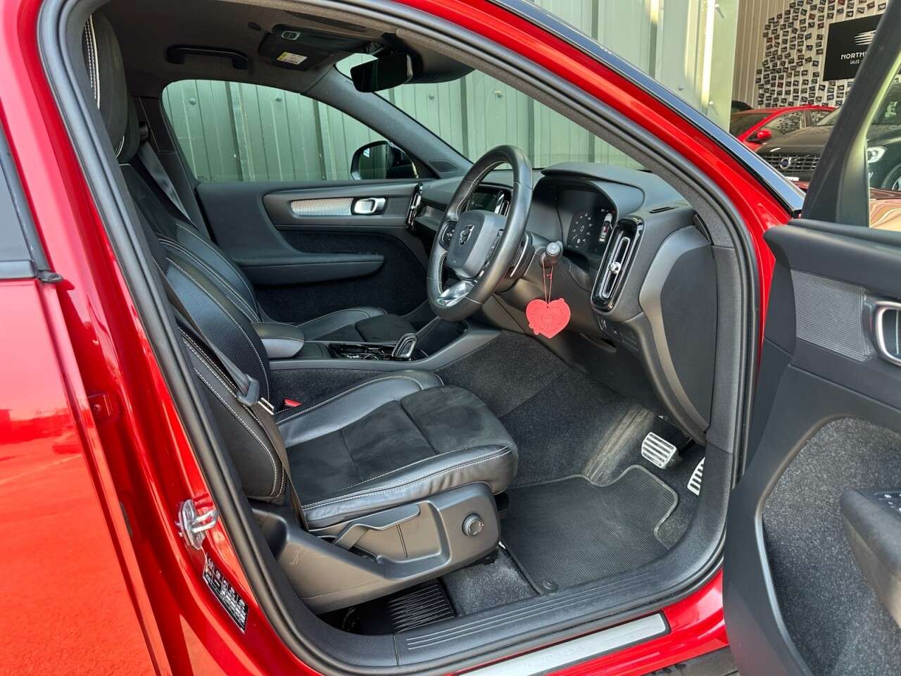 2019 VOLVO XC40 2019 VOLVO XC40