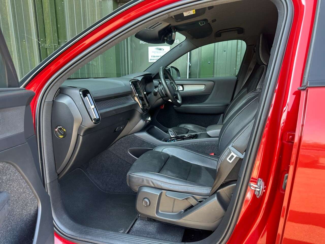 2019 VOLVO XC40 2019 VOLVO XC40